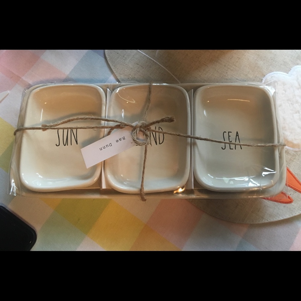 Rae Dunn Sun, Sand, Sea trinket tray